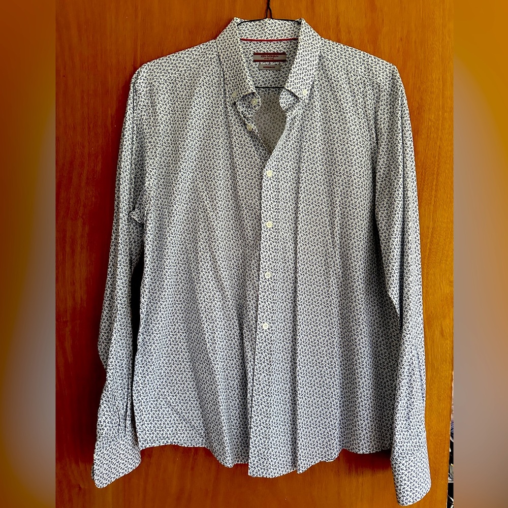 Modern fit men’s dress shirt- white with mini navy anchors.